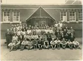Vänersborg. Elfsborgs läns Dövstumskola, senare Vänerskolan. Gruppbild, yrkesskolan