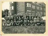 Elfsborgs läns Dövstumskola, senare Vänerskolan. Gruppbild lärare och avgående elever