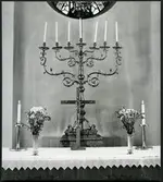 Skultuna sn, Västerås.
Sjuarmad ljusstake i Skultuna kyrka. 1980.