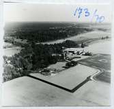 Skultuna sn, Västerås, Forsby.
Flygfoto över Forsby, 1970.