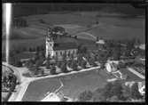 Flygfoto över Västanfors Kyrka.