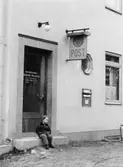 Exteriör av postexpeditionen Hässelby Villastad, 1954.