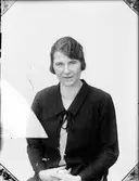 Ateljéporträtt - kvinna, Östhammar, Uppland