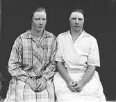 Systrarna Hilda o Karin Andersson på Syttorp.