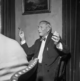 Reportage från pappersbruket Papyrus pressvisning i Mölndal, 29/8 1955. Marcus Wallenberg Jr.