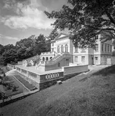 Gunnebo slott sett från slottsparken. Mölndal, 21/6 1956.