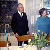 Brattåshemmet cirka 1975. Från vänster ses Kondratij Krivtson (1895 i Ryssland - 1985 Brattåshemmet, Kållered) samt Ulla Eklund (1917 - 2002) (C)-politiker i Kållered/Mölndal.