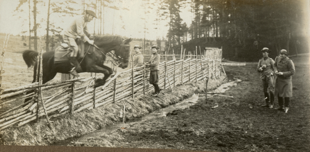 Sigrid Sjöström, Hästhoppning på övningsfält.