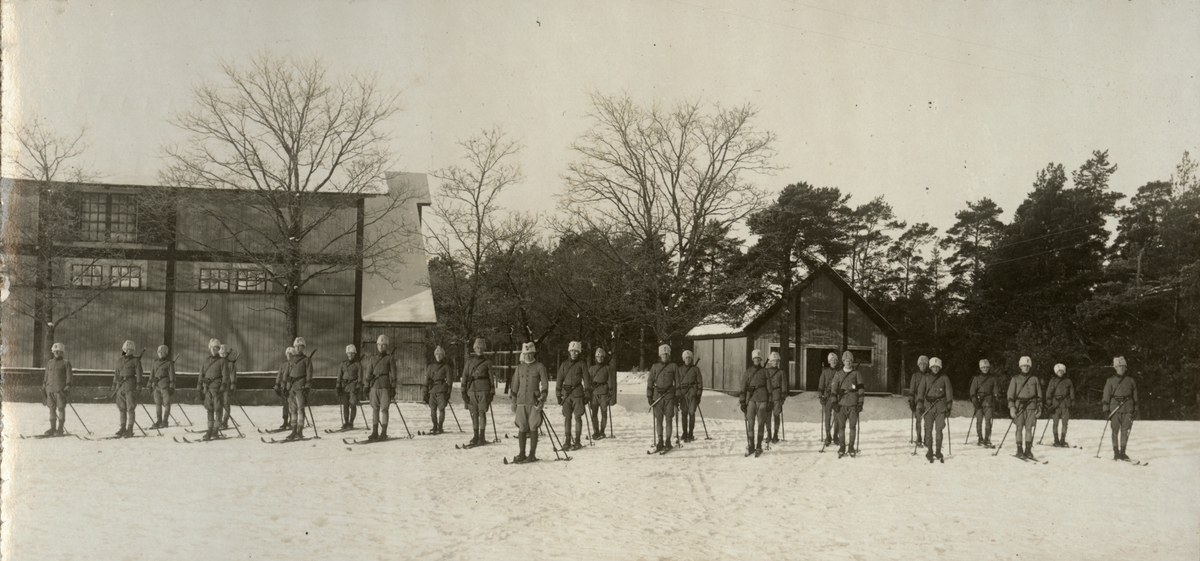 Sigrid Sjöström, Soldiers on practice fields.