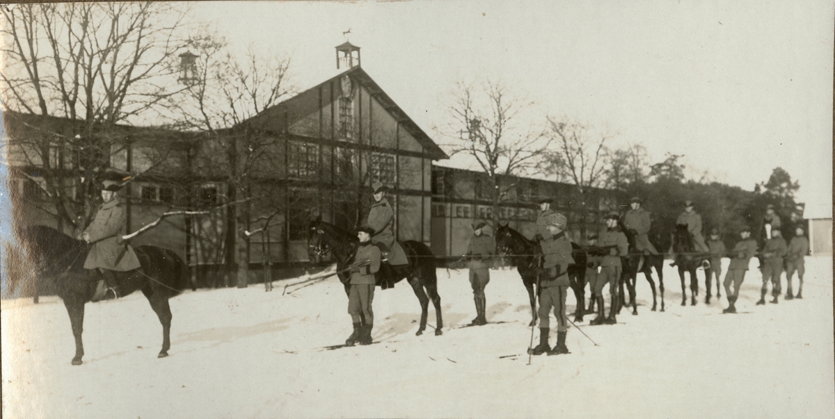 Sigrid Sjöström, Soldiers on practice fields.