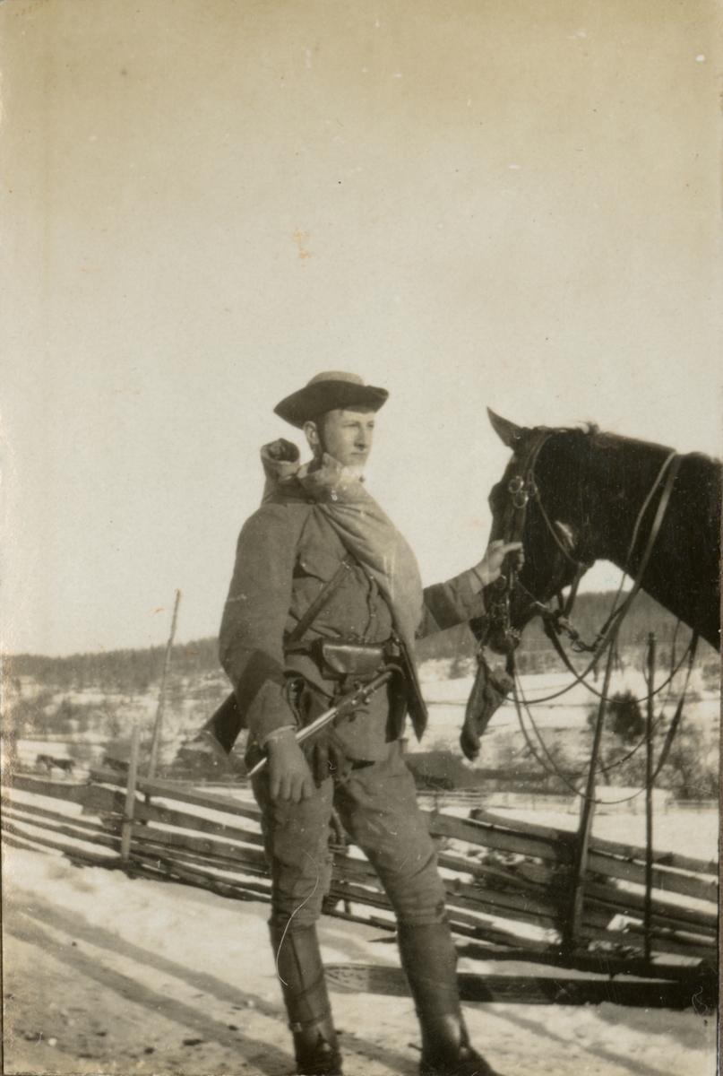 Sigrid Sjöström, Soldat med häst.