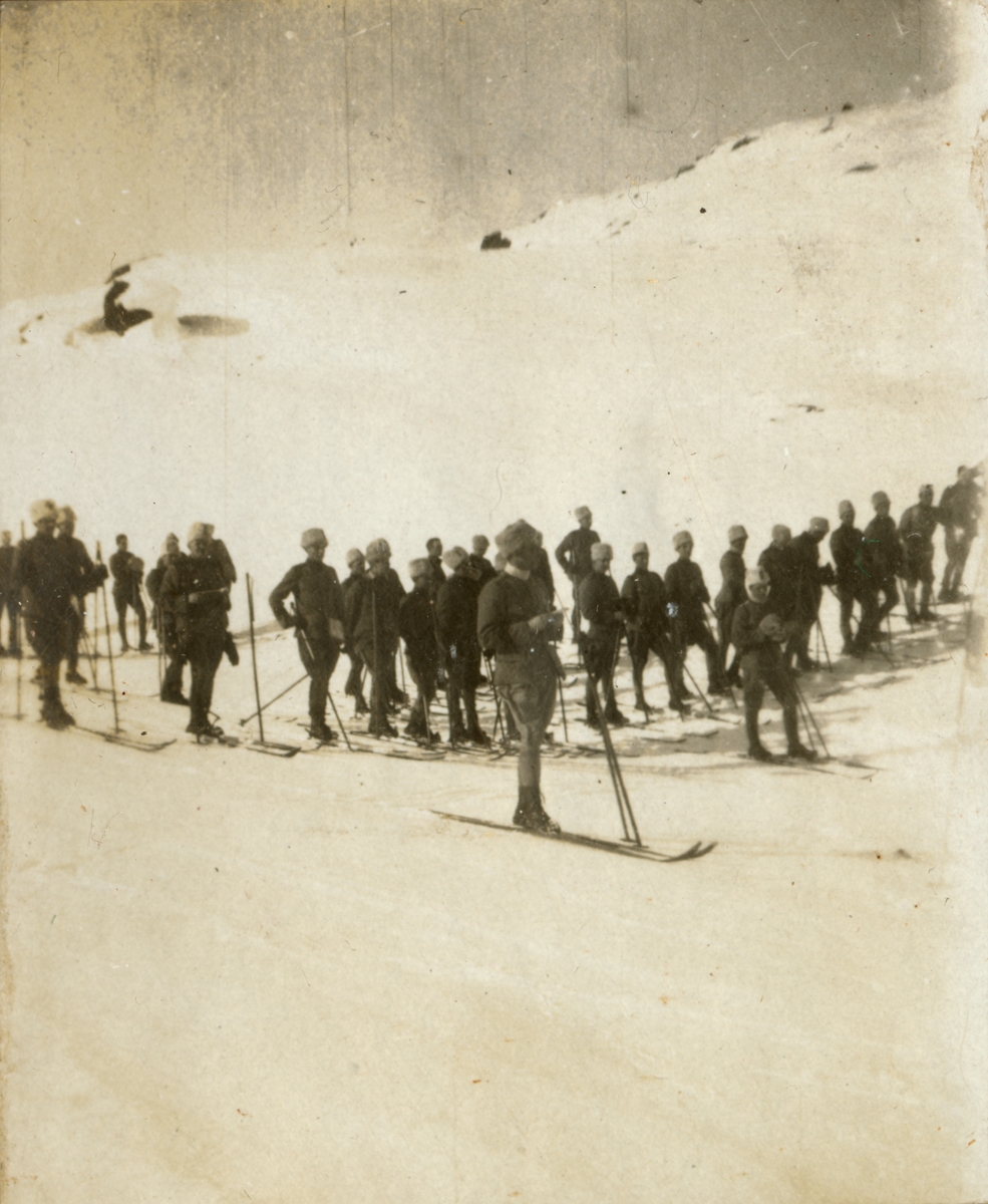Sigrid Sjöström, Soldiers on skis.