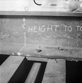 Transport av PM2 yankeecylinder på pappersbruket Papyrus i Mölndal, 12/4 1957. Detaljfotografi av en stålbalk.