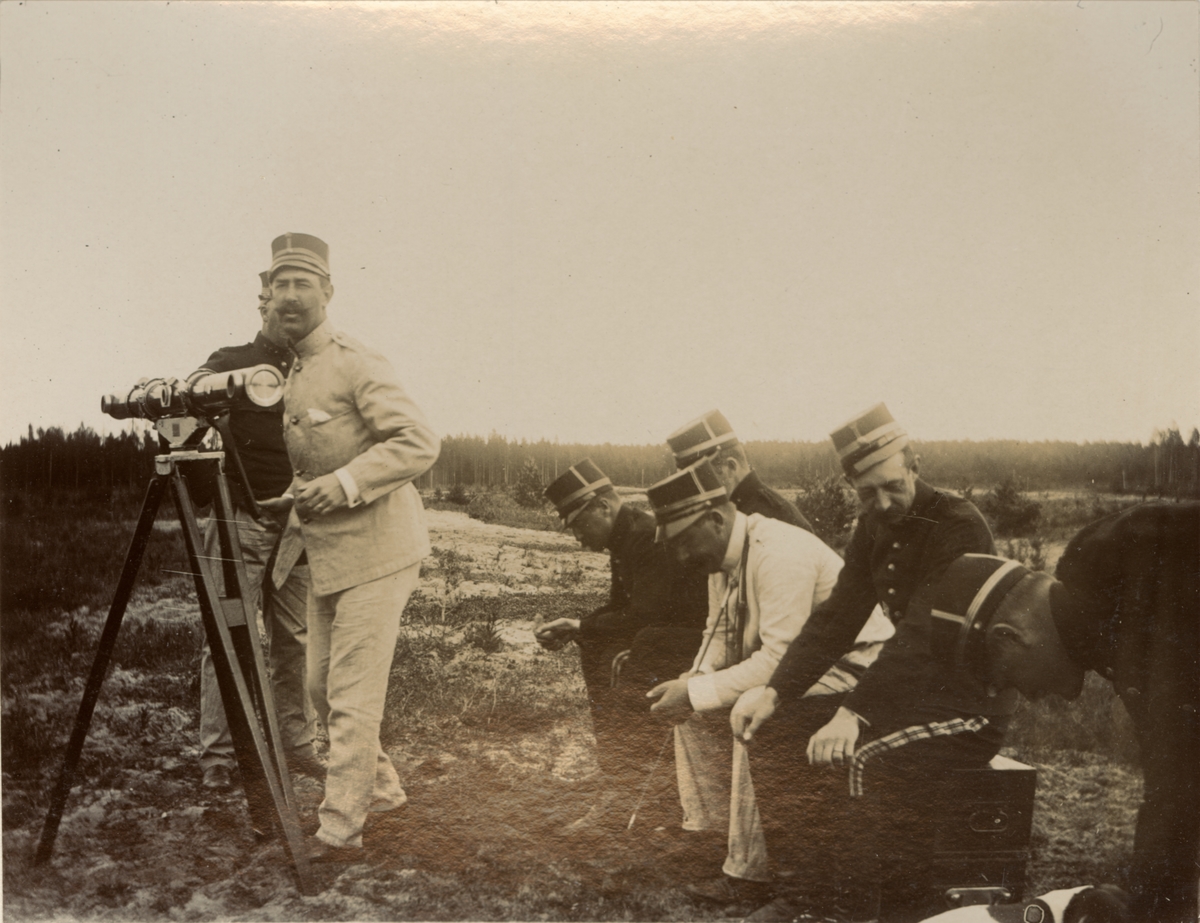 Unknown artist, Photo album containing pictures from 1902 depicting artillery exercises.