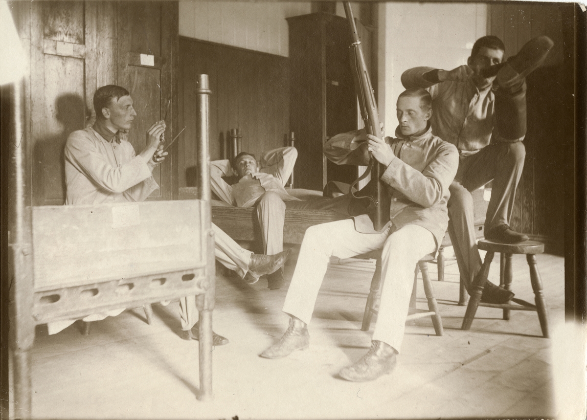 Unknown artist, Photoalbums containing pictures from 1912-1916 depicting soldier life at various places in Sweden.