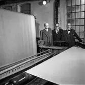 Pappersbruket Papyrus i Mölndal, 12/11 1957. Överingenjör Einar Schiller, William Tibell och Reinhold Wendel.