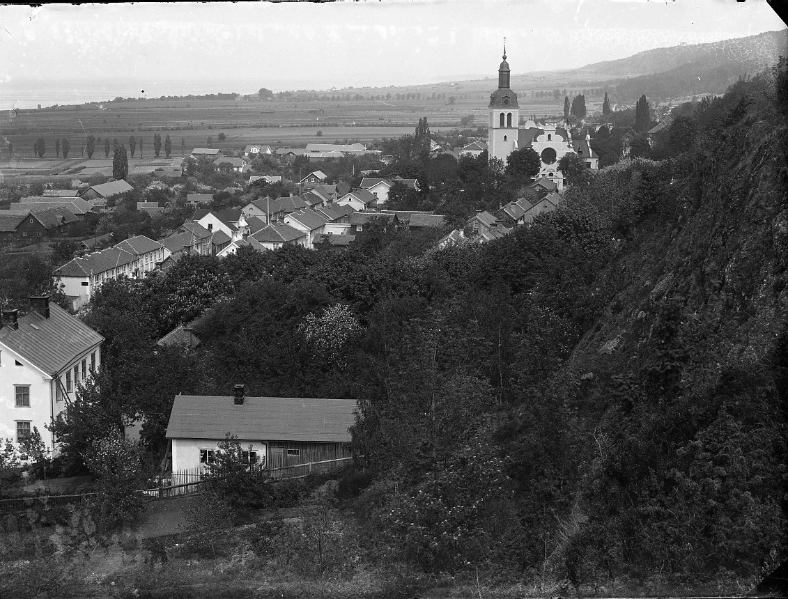 Calla Helena Sundbeck, View of the Boundary from the Border Grade North. Closest in picture the quarter of Happebo.