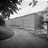 Byggnad nr 20 på pappersbruket Papyrus i Mölndal, 12/9 1963. Exteriör.