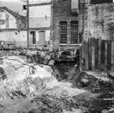 Schaktning vid byggnad nr 9 på pappersbruket Papyrus i Mölndal, 25/8 1964.