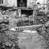 Schaktning vid byggnad nr 9 på pappersbruket Papyrus i Mölndal, 8/9 1964.