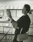 Interiörbild. Birgerjarlsgatan 2, permanent showroom för produkter från Gustavsbergs Fabriker. <br>
Personer: .Okänd person.