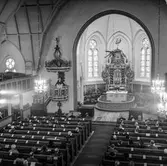 Utdelning av pappersbruket Papyrus minnesgåva 1965. Mölndals kyrka, 9/11 1965