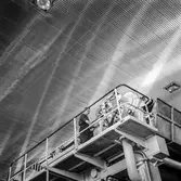 Man i arbete vid PM5 på pappersbruket Papyrus i Mölndal, 29/11 1965.