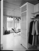 EGET HUS SAMT KRINGLIGGANDE