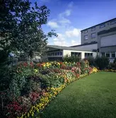 Pappersbruket Papyrus port sedd ifrån parken. Mölndal, 16/9 1966.