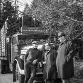 Timmerlass med lastbil, 22/10 1967. Fotografi för pappersbruket Papyrus årsberättelse 1967.