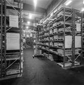 Man i arbete med truck i N.T.-lager på pappersbruket Papyrus i Mölndal, 4/10 1968.