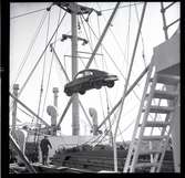 Lastning av Saab-bilar för export i Uddevalla hamn i maj 1959