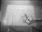 PRESSVERKTYG, SAXAR, NÅL OCH TRÅD, MÖNSTER, TYGPROVER