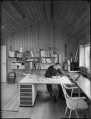 ARBETSPORTRÄTT ARK C A ACKING I ARBETSRUMMET