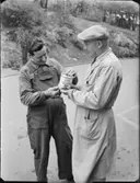 2 MÄN MED LIMBURK FÖR ANNONS