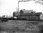 Detta enkla stationshus uppfördes för järnvägen mellan Varberg-Ätran och benämndes Varberg Norra. Linjen invigdes 1911 och såsom ändstation fanns här även en vändskiva och en enkel lokverkstad. Stationen blev överflödig när rälsen drogs fram till Varbergs gamla stationshus 1914.