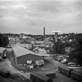 Vy över pappersbruket Papyrus fabriksområde på kvällen. Mölndal, 2/7 1970.