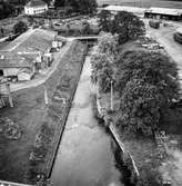 Mölndalsån på pappersbruket Papyrus fabriksområde i Mölndal, 21/7 1970.