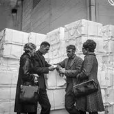 Fabriksvisning för Papyrus anställdas anhöriga. Pappersbruket Papyrus i Mölndal, 10/10 1970.