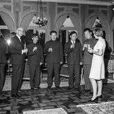 Pappersbruket Papyrus får besök av en kinesisk handelsdelegation. Villa Papyrus i Mölndal, 24/9 1971.