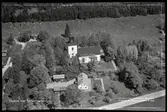 Flygfoto över Tortuna kyrka