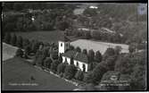 Flygfoto över Västerås-Barkarö kyrka i Barkarö.