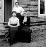 Sittande fr.v:Ebba Bergman med sin mor Julia Bergman till höger.