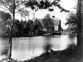 Forsbacka jernverk. Masugnsbyggnaden sett från Ålborg. Foto: Carl Larsson, 1920-talets början.