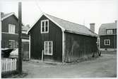 Västerås, Iggebygärdet.
Uthus i kv. Ugglan. 1972.