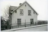 Västerås, Iggebygärdet.
Trävilla i kv. Vråken, stadsäga 1469. 1972.
