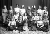 Skolfoto. Skolklass med flickor.