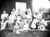 Grupporträtt, mödrar med barn, ca 1910.