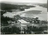 Skinnskatteberg sn, Skinnskattebergs kn, Skinnskattebergs samhälle.
Flygfoto över Skinnskattebergs samhälle, 1939.