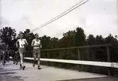 SM i gång på Värendsvallen, 1943.
Ledarna i 25km-loppet utanför Värendsvallen.